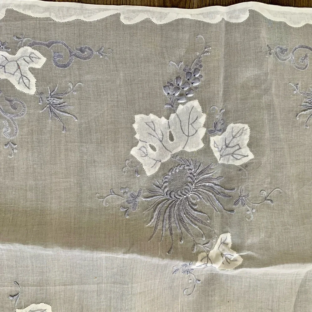 The Elegant Placemats And Runner Set